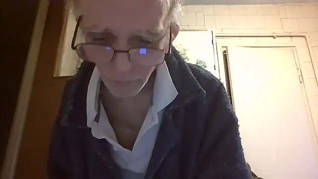 Snapshot of mariusica1@xh chatting on 04.27.26 mariusica1xh online show from 04.27.26