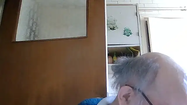 Snapshot of mariusica1@xh chatting on 04.27.26 mariusica1xh online show from 04.27.26