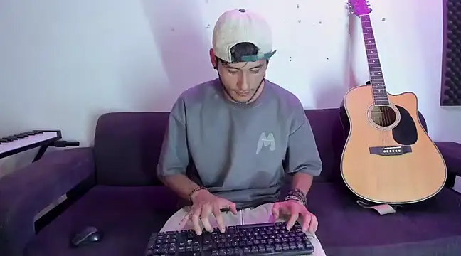 Snapshot of Henrikk_senn chatting on 12.14.24 Henrikk senn online show from 12.14.24