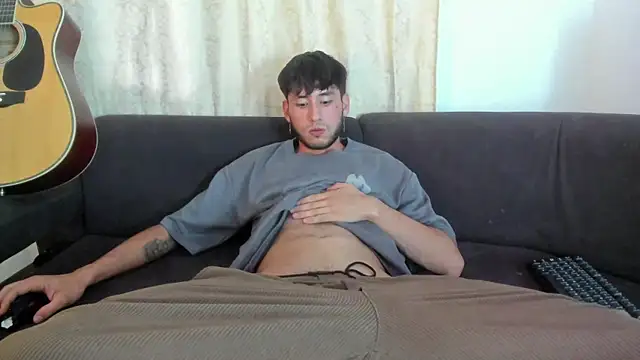 Snapshot of Henrikk_senn chatting on 09.11.25 Henrikk senn online show from 09.11.25