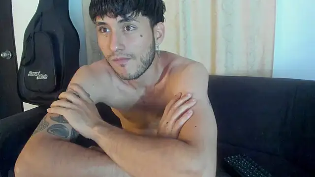 Snapshot of Henrikk_senn chatting on 10.03.25 Henrikk senn online show from 10.03.25