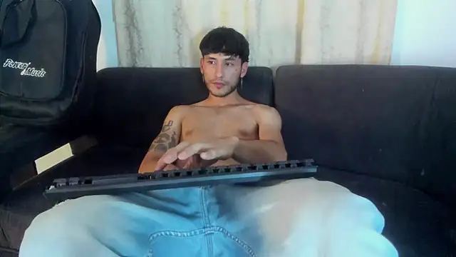 Snapshot of Henrikk_senn chatting on 10.05.25 Henrikk senn online show from 10.05.25