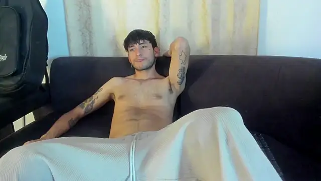 Snapshot of Henrikk_senn chatting on 10.17.25 Henrikk senn online show from 10.17.25