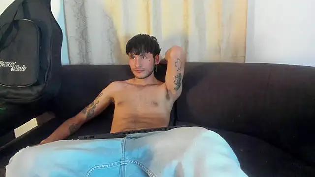 Snapshot of Henrikk_senn chatting on 10.20.25 Henrikk senn online show from 10.20.25