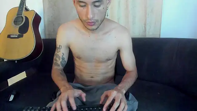 Snapshot of Henrikk_senn chatting on 10.27.25 Henrikk senn online show from 10.27.25