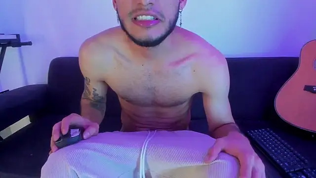 Snapshot of Henrikk_senn chatting on 11.24.25 Henrikk senn online show from 11.24.25