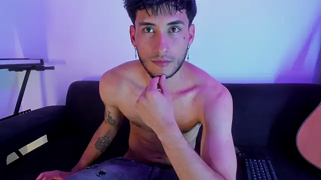 Snapshot of Henrikk_senn chatting on 11.26.25 Henrikk senn online show from 11.26.25