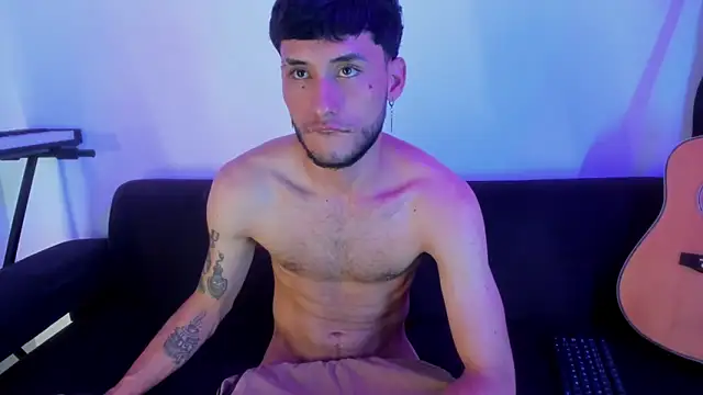 Snapshot of Henrikk_senn chatting on 11.30.25 Henrikk senn online show from 11.30.25