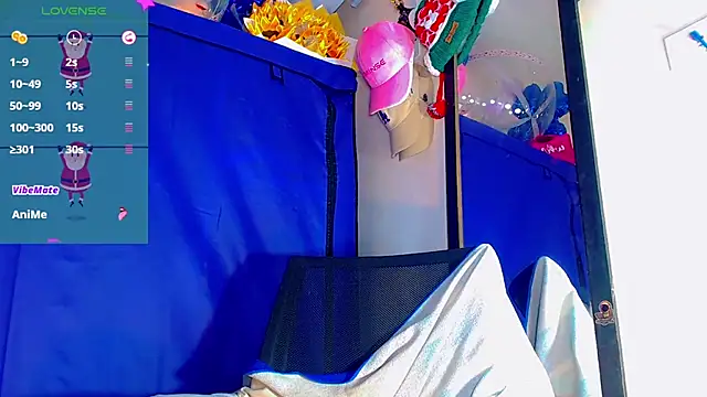 Snapshot of nicol_gill_ chatting on 12.13.24 nicol gill online show from 12.13.24