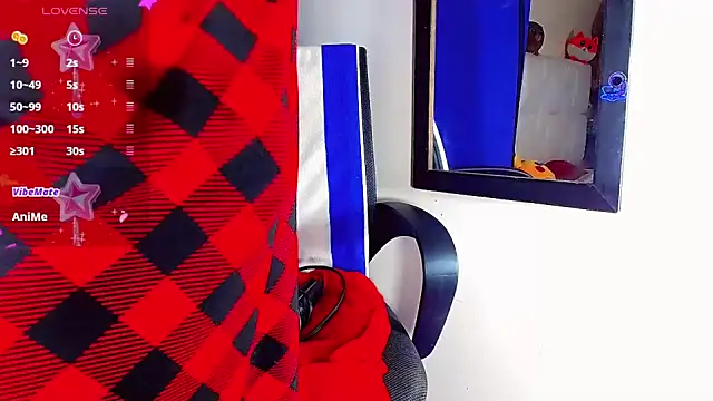 Snapshot of nicol_gill_ chatting on 12.17.24 nicol gill online show from 12.17.24