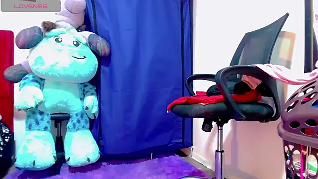 Snapshot of nicol_gill_ chatting on 01.24.25 nicol gill online show from 01.24.25