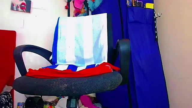 Snapshot of nicol_gill_ chatting on 02.07.25 nicol gill online show from 02.07.25