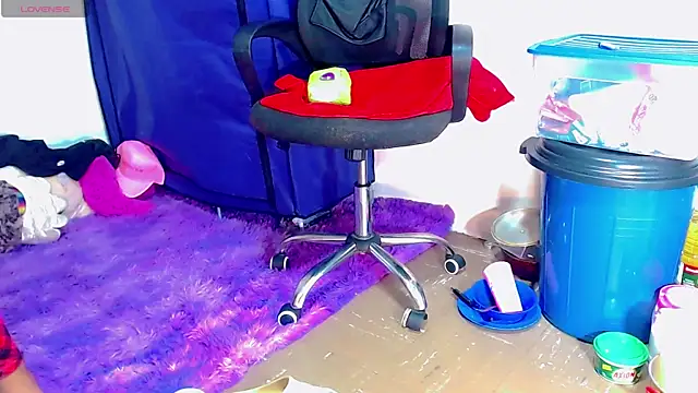 Snapshot of nicol_gill_ chatting on 02.11.25 nicol gill online show from 02.11.25