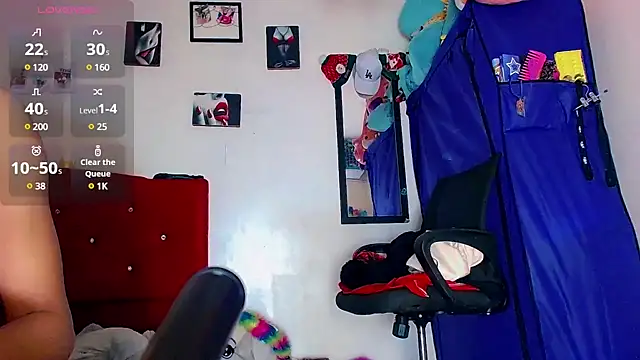 Snapshot of nicol_gill_ chatting on 02.14.25 nicol gill online show from 02.14.25