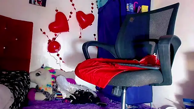 Snapshot of nicol_gill_ chatting on 02.15.25 nicol gill online show from 02.15.25