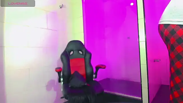 Snapshot of nicol_gill_ chatting on 02.20.25 nicol gill online show from 02.20.25