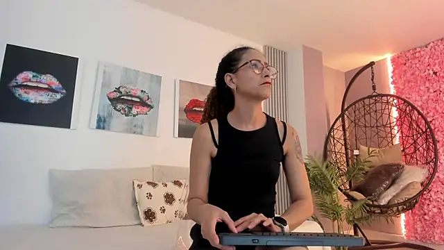 Snapshot of Angela_donnato chatting on 01.29.25 Angela donnato online show from 01.29.25