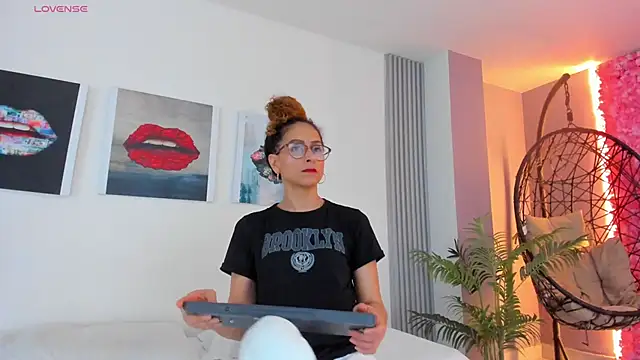 Snapshot of Angela_donnato chatting on 02.28.25 Angela donnato online show from 02.28.25