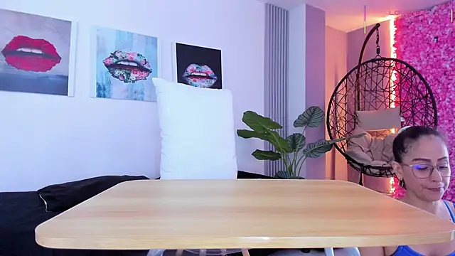 Snapshot of Angela_donnato chatting on 10.12.25 Angela donnato online show from 10.12.25