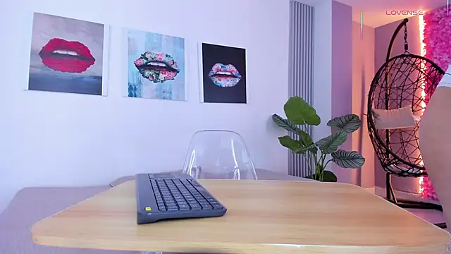 Snapshot of Angela_donnato chatting on 10.23.25 Angela donnato online show from 10.23.25