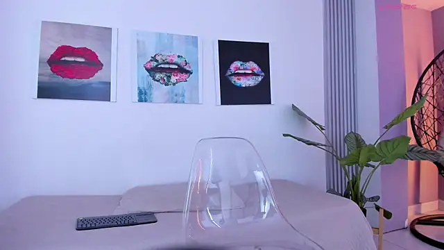 Snapshot of Angela_donnato chatting on 10.31.25 Angela donnato online show from 10.31.25