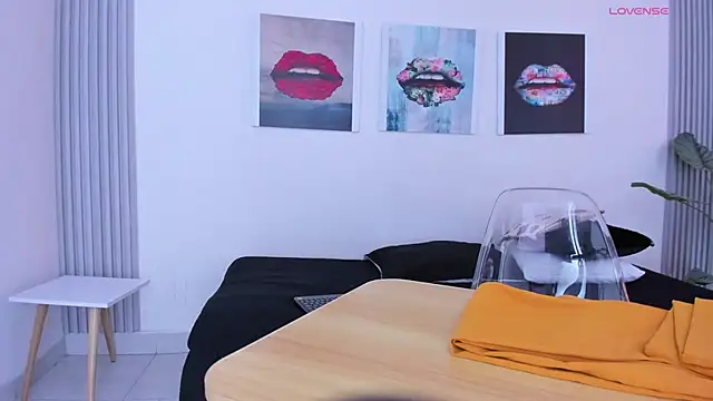 Snapshot of Angela_donnato chatting on 11.05.25 Angela donnato online show from 11.05.25