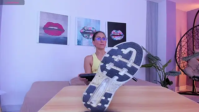 Snapshot of Angela_donnato chatting on 11.19.25 Angela donnato online show from 11.19.25