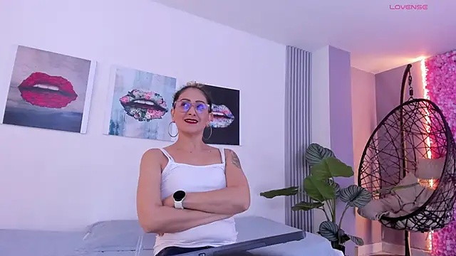 Snapshot of Angela_donnato chatting on 12.05.25 Angela donnato online show from 12.05.25