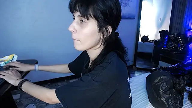 Snapshot of bellatrix25 chatting on 12.27.24 bellatrix25 online show from 12.27.24