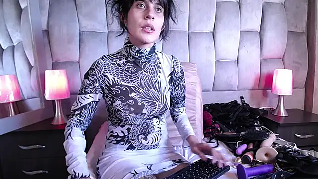 Snapshot of bellatrix25 chatting on 01.18.25 bellatrix25 online show from 01.18.25