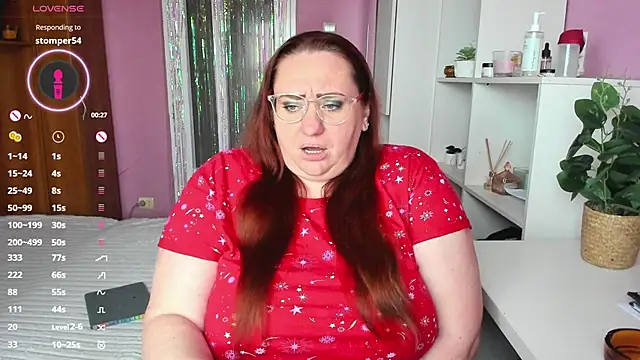 Snapshot of lovely_adelle chatting on 02.05.25 lovely adelle online show from 02.05.25