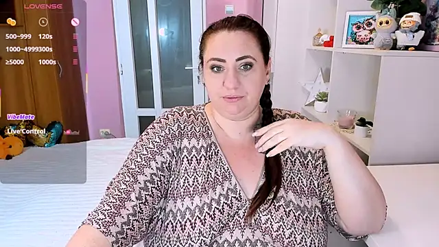 Snapshot of lovely_adelle chatting on 11.24.25 lovely adelle online show from 11.24.25