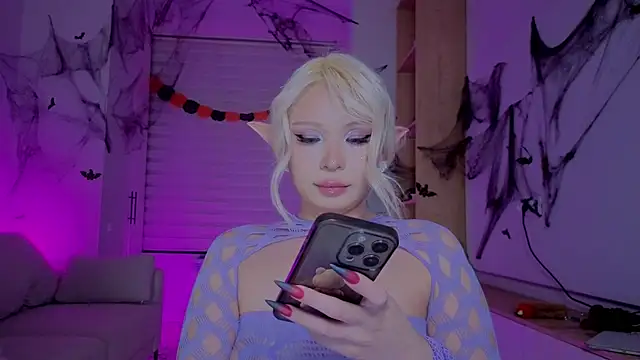 Snapshot of RileyMee chatting on 10.27.25 RileyMee online show from 10.27.25