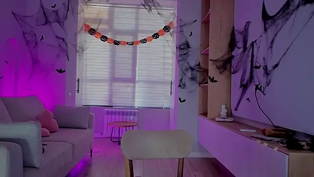 Snapshot of RileyMee chatting on 10.31.25 RileyMee online show from 10.31.25