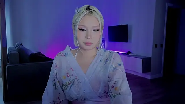 Snapshot of RileyMee chatting on 11.17.25 RileyMee online show from 11.17.25