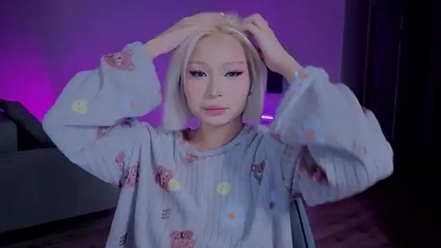 Snapshot of RileyMee chatting on 11.22.25 RileyMee online show from 11.22.25