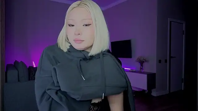 Snapshot of RileyMee chatting on 11.29.25 RileyMee online show from 11.29.25