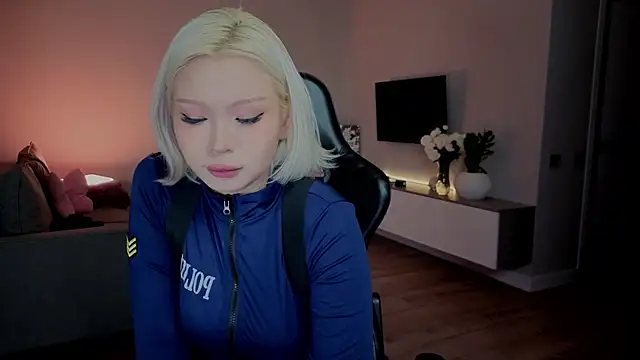 RileyMee online show from 01.10.26