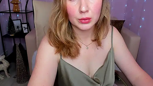 Snapshot of Helens_love chatting on 12.15.24 Helens love online show from 12.15.24