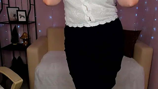 Snapshot of Helens_love chatting on 01.14.25 Helens love online show from 01.14.25