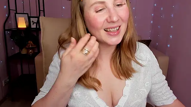 Snapshot of Helens_love chatting on 03.04.25 Helens love online show from 03.04.25