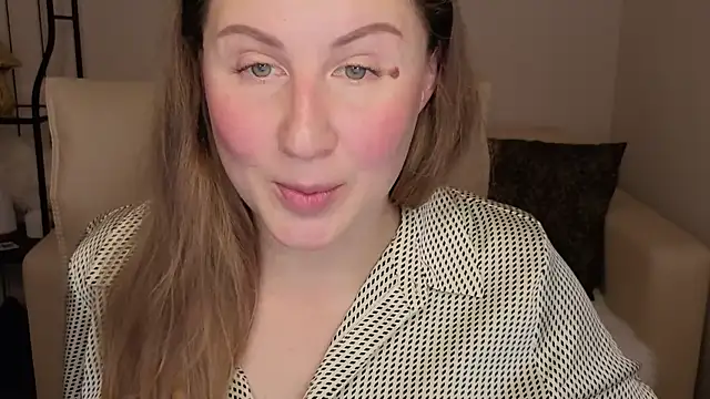 Snapshot of Helens_love chatting on 10.16.25 Helens love online show from 10.16.25