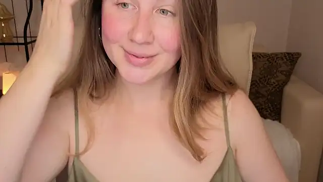 Snapshot of Helens_love chatting on 10.18.25 Helens love online show from 10.18.25