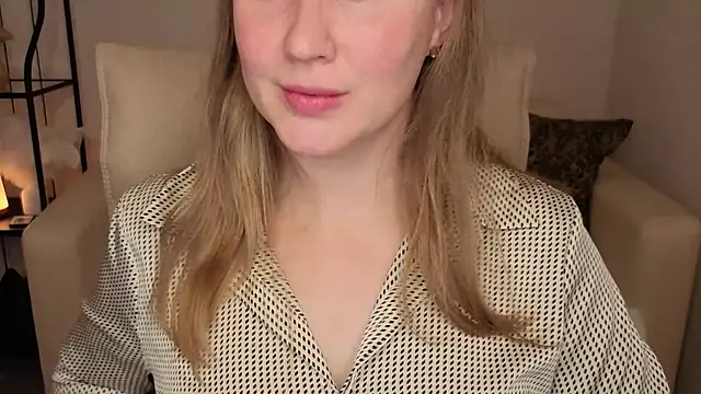 Snapshot of Helens_love chatting on 10.19.25 Helens love online show from 10.19.25