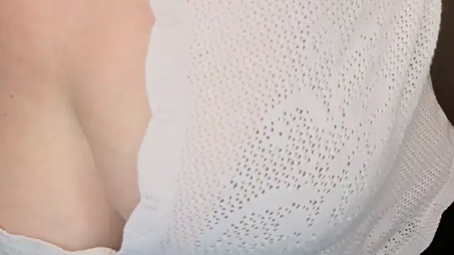 Snapshot of Helens_love chatting on 10.26.25 Helens love online show from 10.26.25