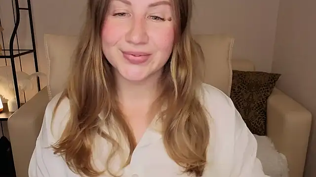 Snapshot of Helens_love chatting on 11.08.25 Helens love online show from 11.08.25