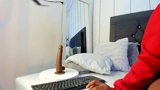 Snapshot of ebony_hot1 chatting on 12.07.24 ebony hot1 online show from 12.07.24