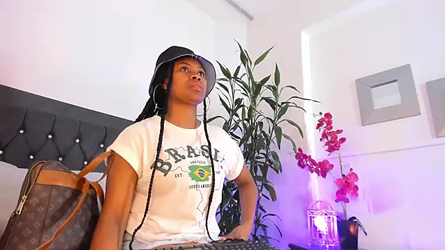 Snapshot of ebony_hot1 chatting on 12.29.24 ebony hot1 online show from 12.29.24