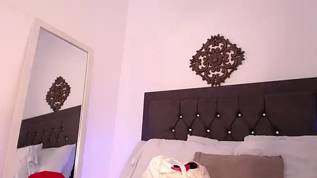 Snapshot of ebony_hot1 chatting on 02.05.25 ebony hot1 online show from 02.05.25