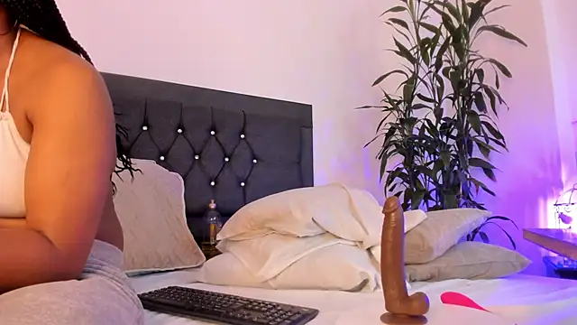 Snapshot of ebony_hot1 chatting on 02.12.25 ebony hot1 online show from 02.12.25